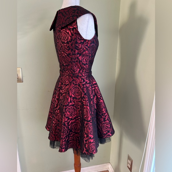Tatyana Retro Metallic Brocade Fit/Flare Dress.Red/black w/crinoline. XS/S - Picture 4 of 16